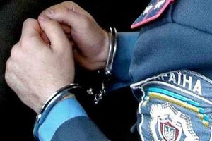 В получении взятки подозреваются старший оперуполномоченный и следователь Уголовного розыска