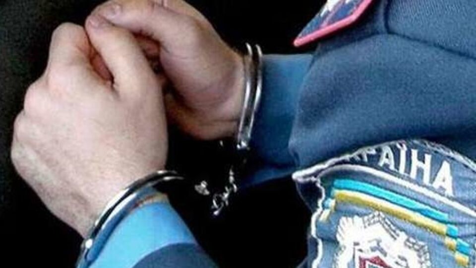 В получении взятки подозреваются старший оперуполномоченный и следователь Уголовного розыска