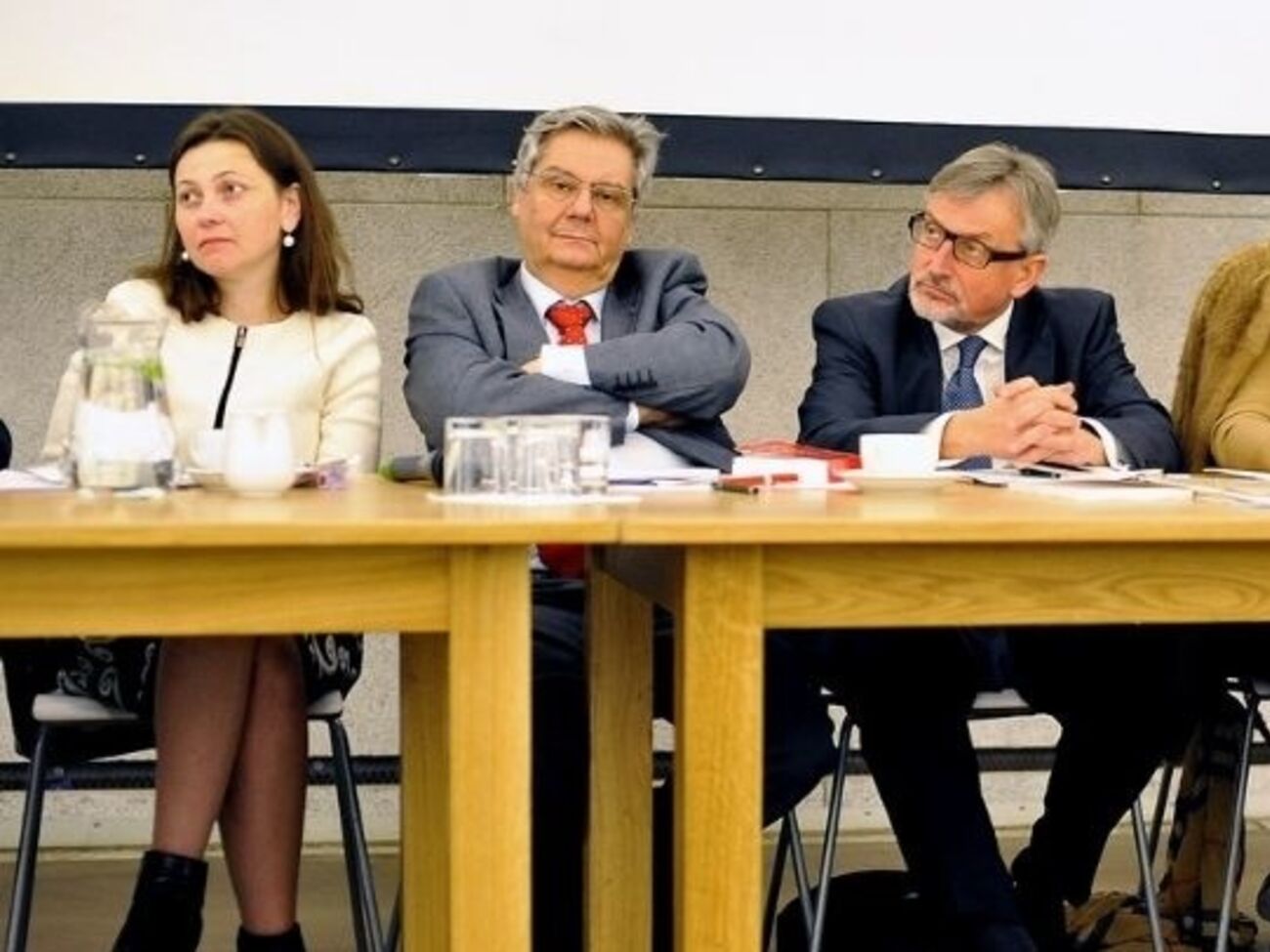 Моника Зброевска (слева)&nbsp;уволена с должности после инцидента