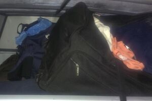 Сумки с товаром бойцы хотели провезти на служебной машине