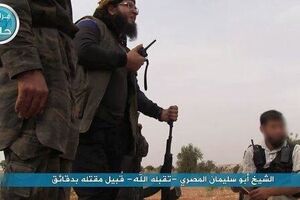 В Сирии погиб один из лидеров местной "Аль-Каиды" Аль-Масри (по центру с рацией в руке)