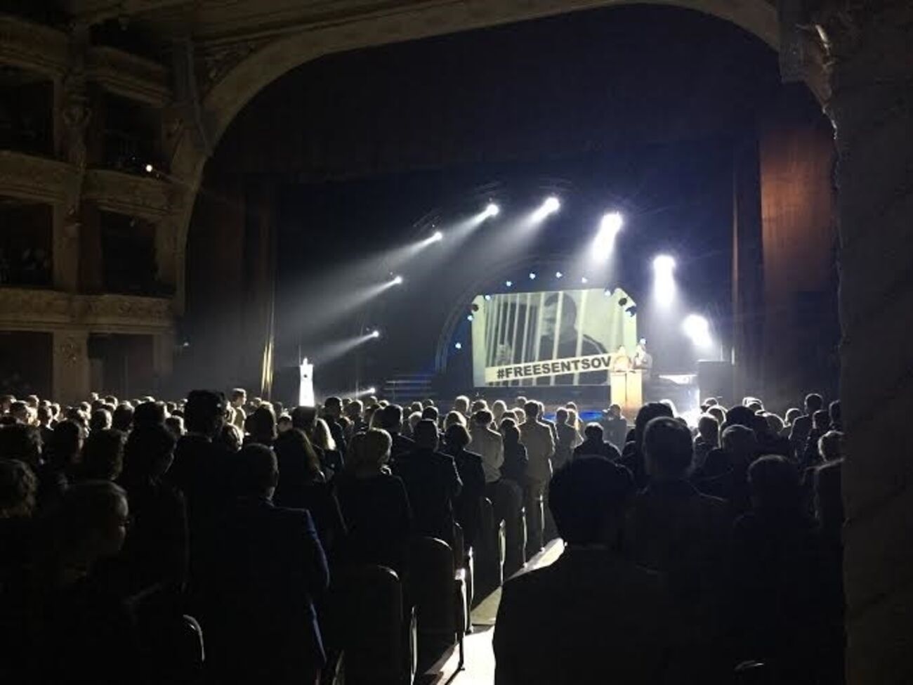 Перед каждым фильмом "Молодости" будут показывать ролики в поддержку Сенцова