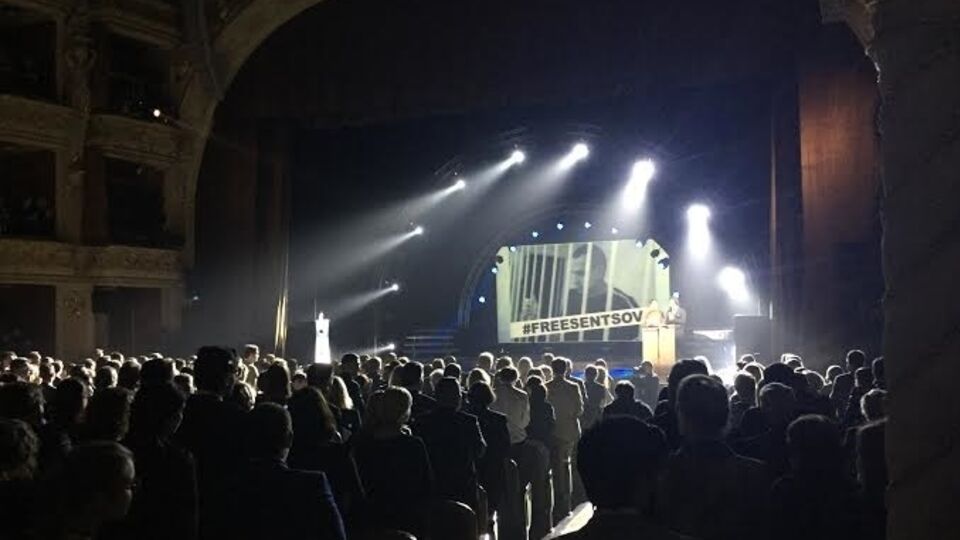 Перед каждым фильмом "Молодости" будут показывать ролики в поддержку Сенцова