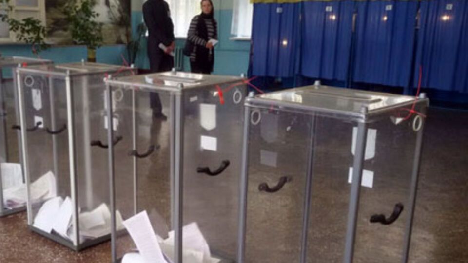 Члены комиссии выдавали бюллетени без предъявления документов