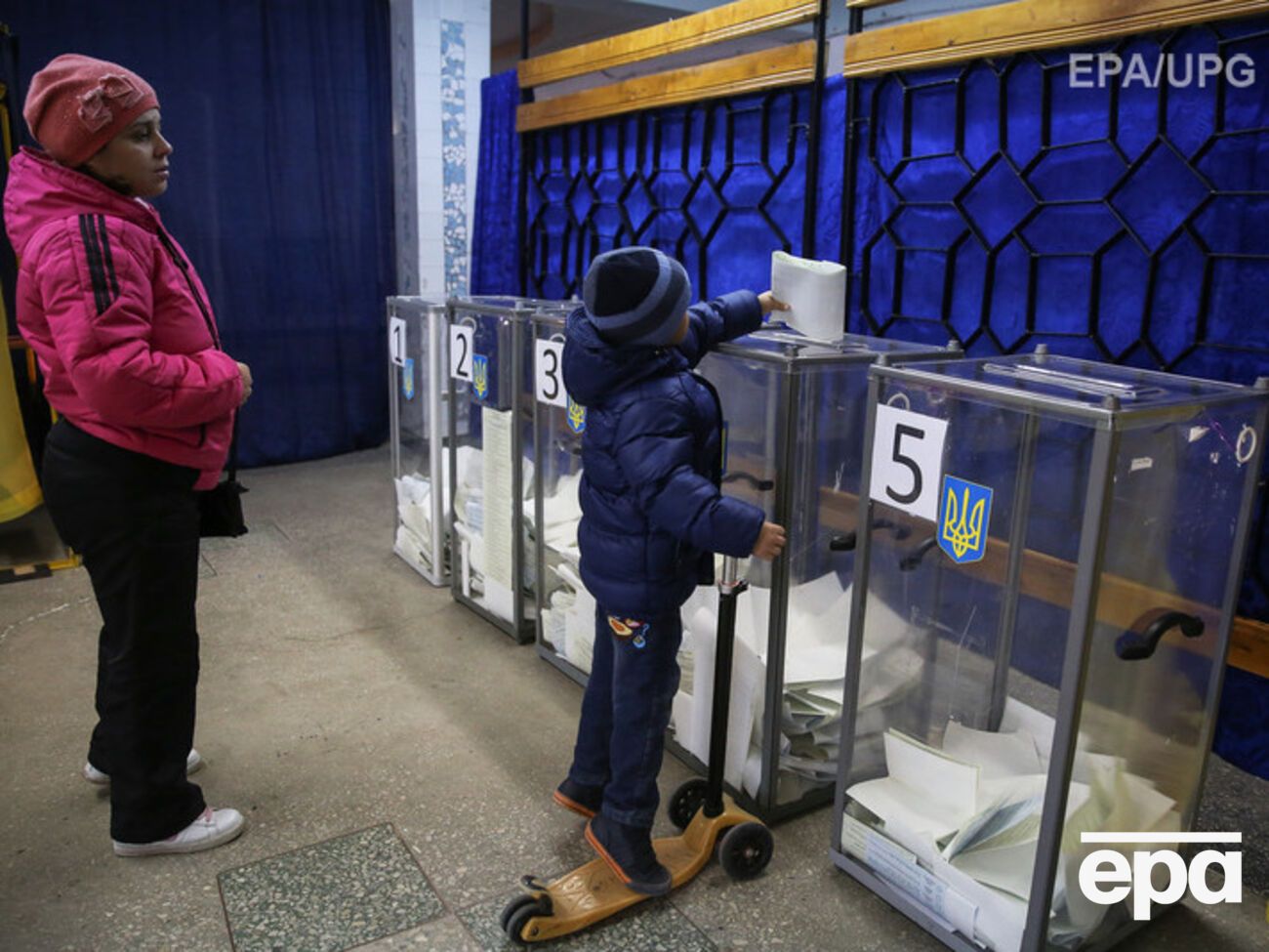 Инцидент с печатью расследует милиция, участок работает