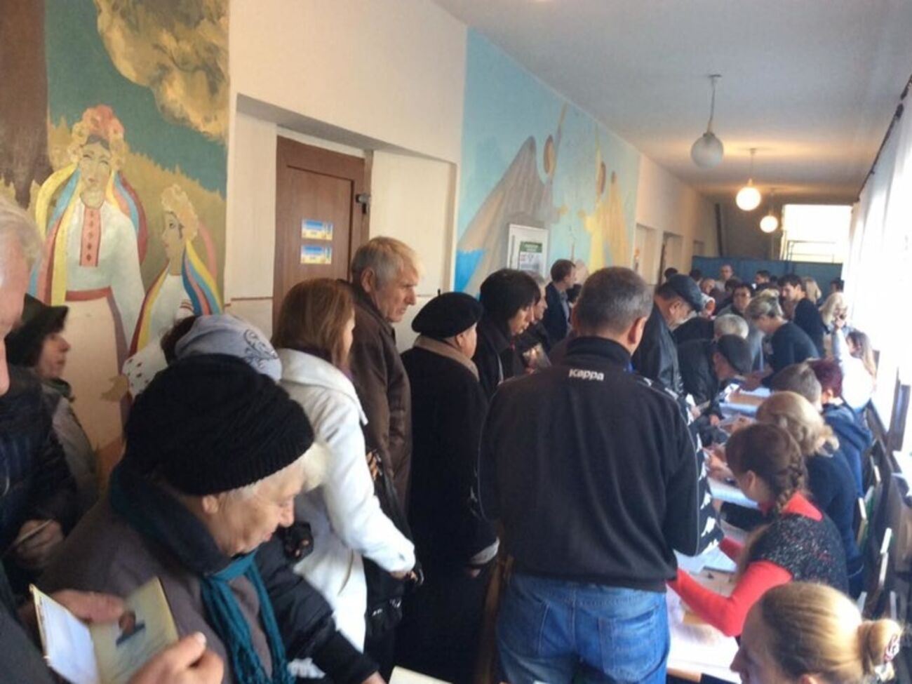 Очередь на одном из участков в Винниках