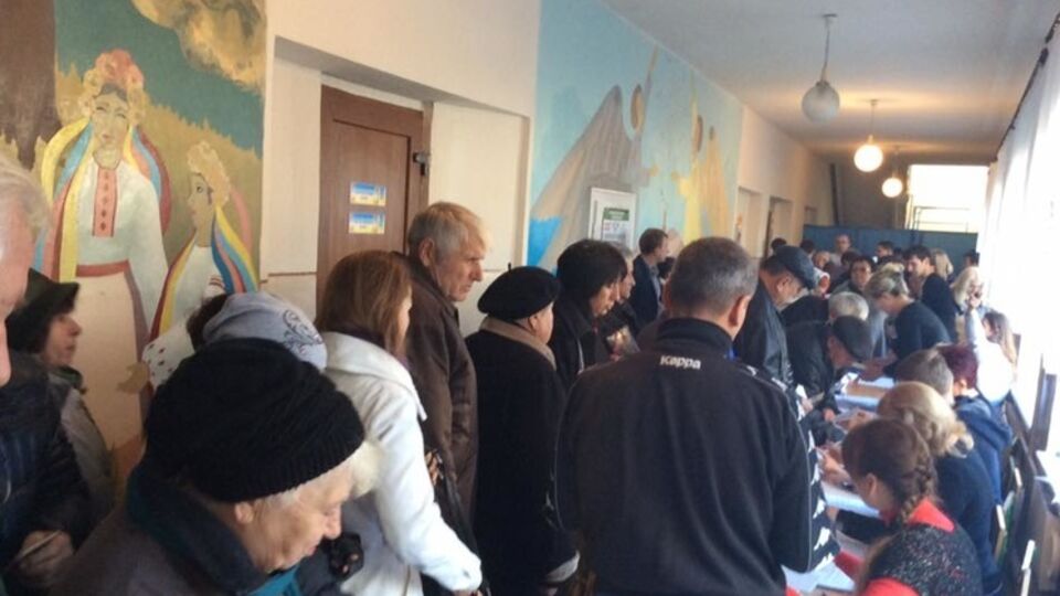 Очередь на одном из участков в Винниках