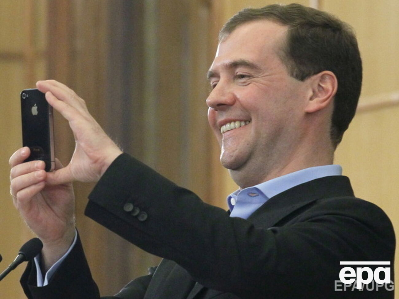 Медведева подвел переводчик