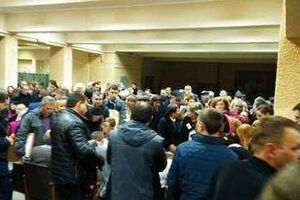 В горизбиркоме наблюдается столпотворение