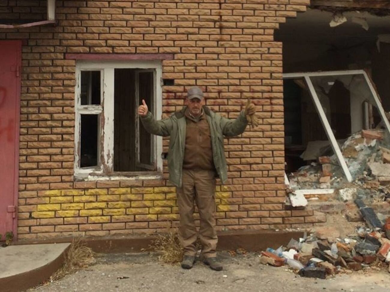 Георгий Тука на фоне офиса КПУ в Лисичанске: Ночь прошла спокойно