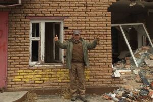 Георгий Тука на фоне офиса КПУ в Лисичанске: Ночь прошла спокойно