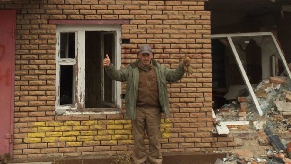 Георгий Тука на фоне офиса КПУ в Лисичанске: Ночь прошла спокойно