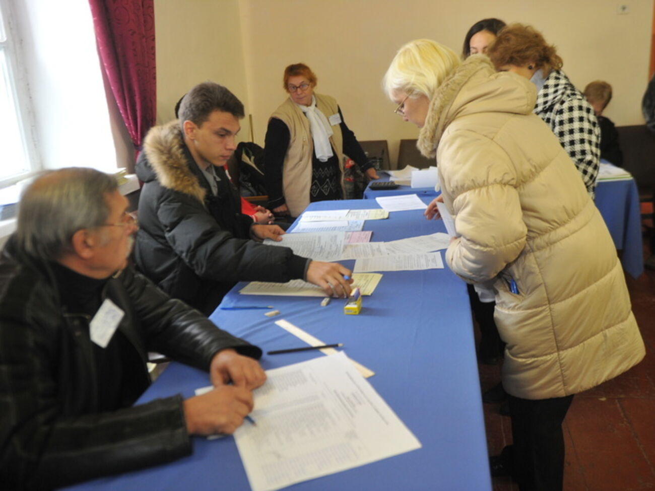 Согласно законодательства, все наблюдатели на выборах должны получить копии всех протоколов подсчета голосов