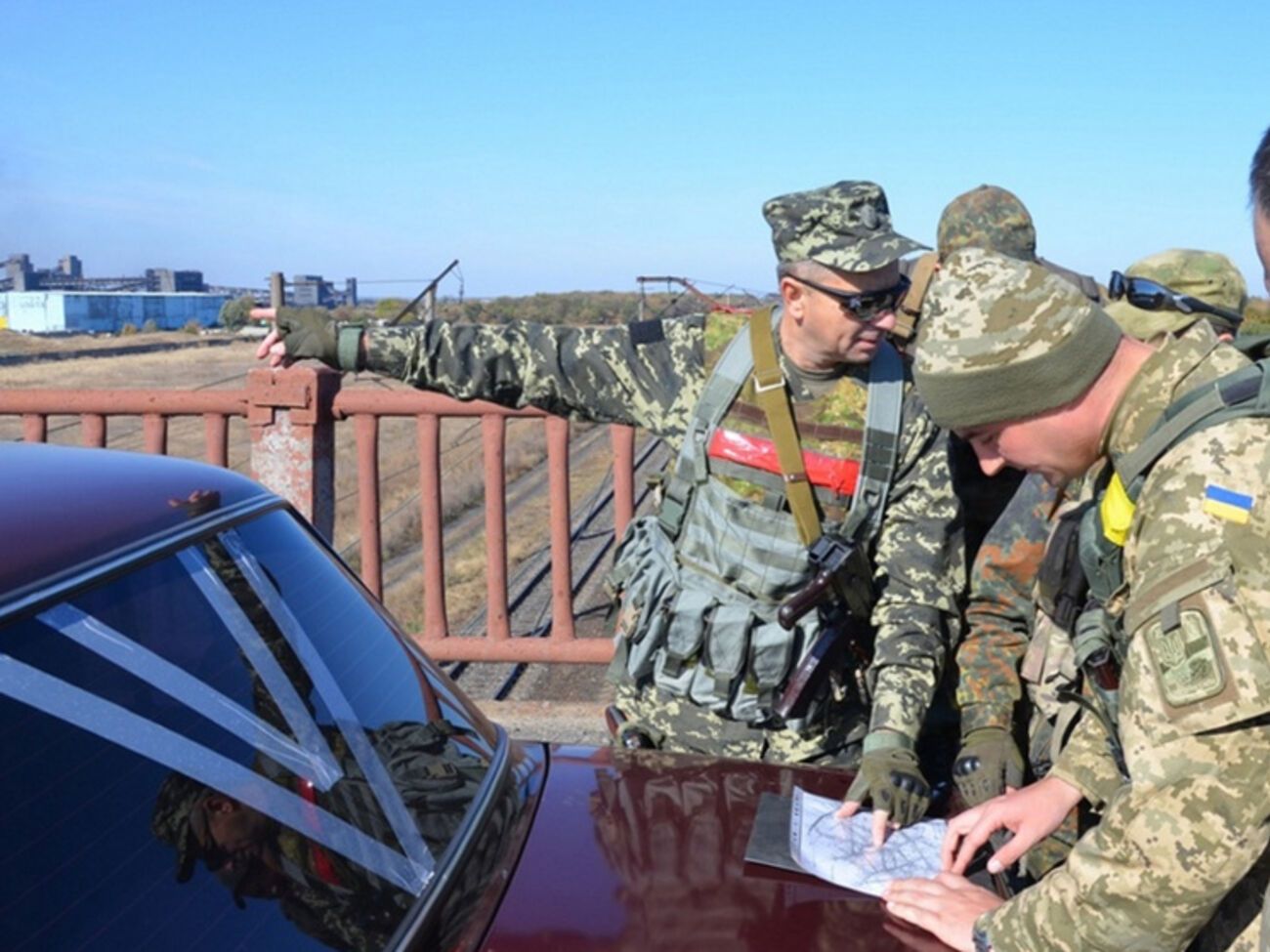 Работы по восстановлению ежедневно продолжаются на 23 участках территории вдоль линии разграничения на Донбассе