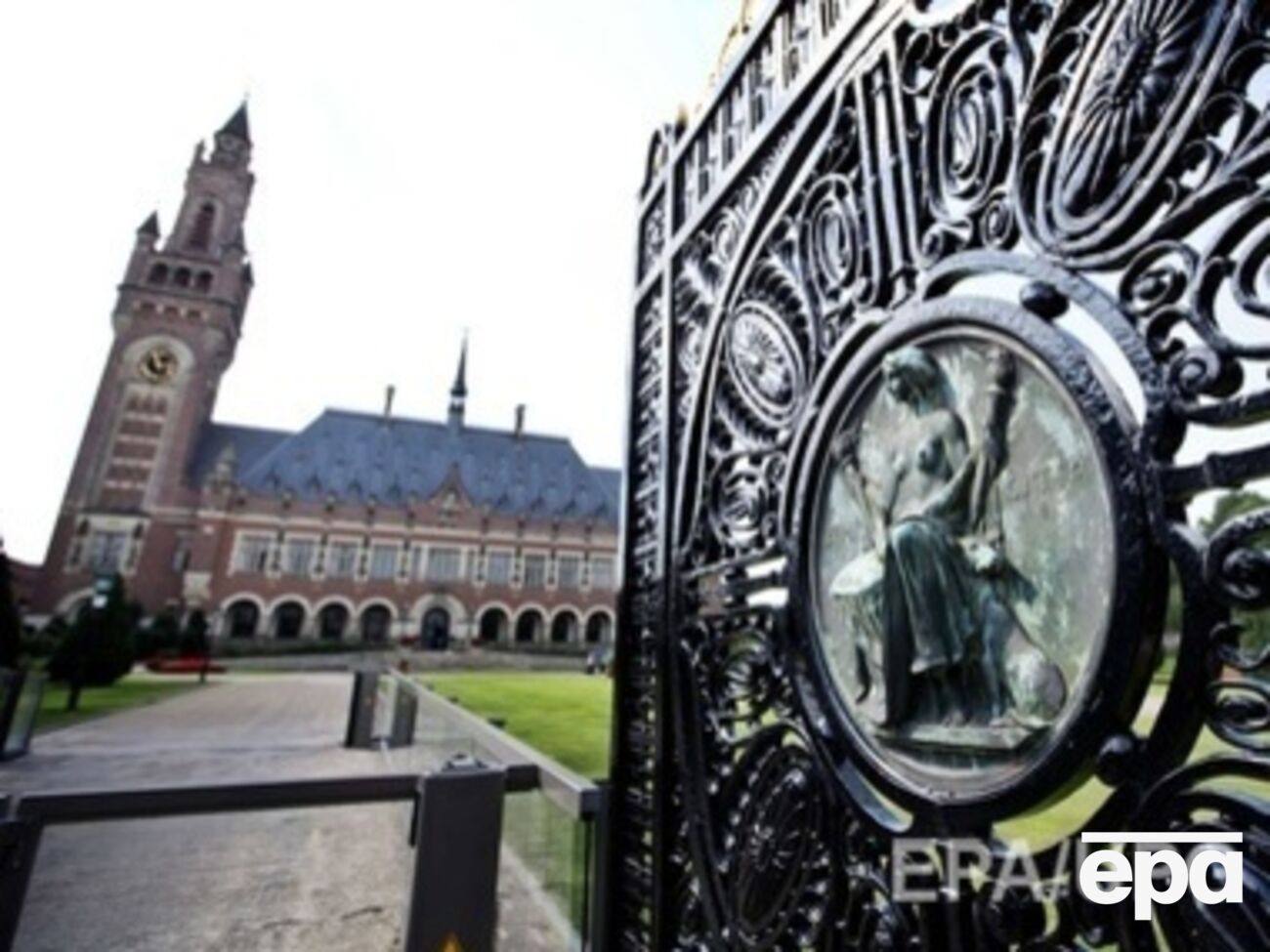 В материалах, переданных в Гаагский трибунал, в основном речь идет о преступлениях пророссийских сепаратистов