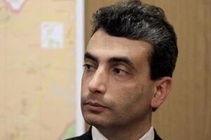 Шлосберг: Машинист на паровозе власти мчится в тупик, а между ним и вагоном – глухая металлическая плита: о чем кричит и плачет народ в вагонах, ни сам машинист, ни его команда не слышат