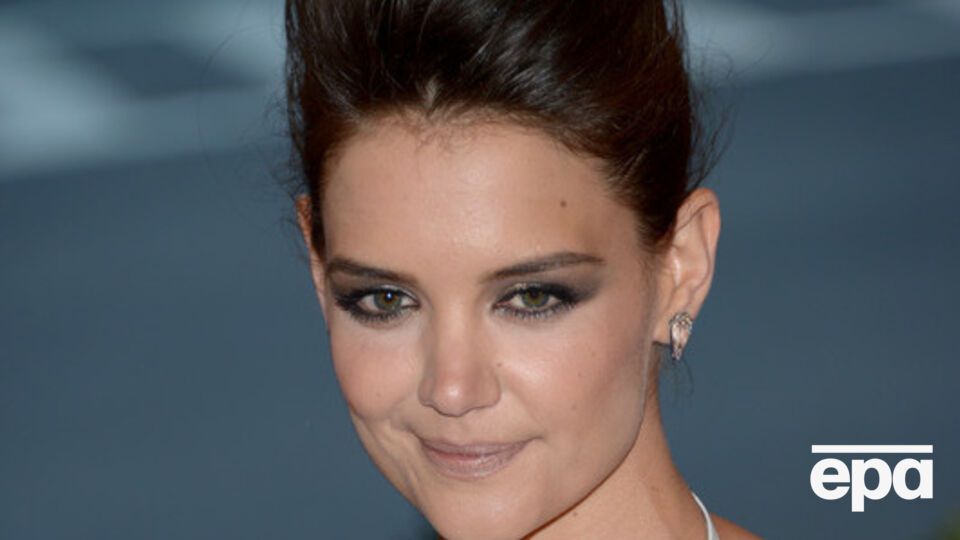 Холмс пока не подтвердила и не опровергла новость о беременности