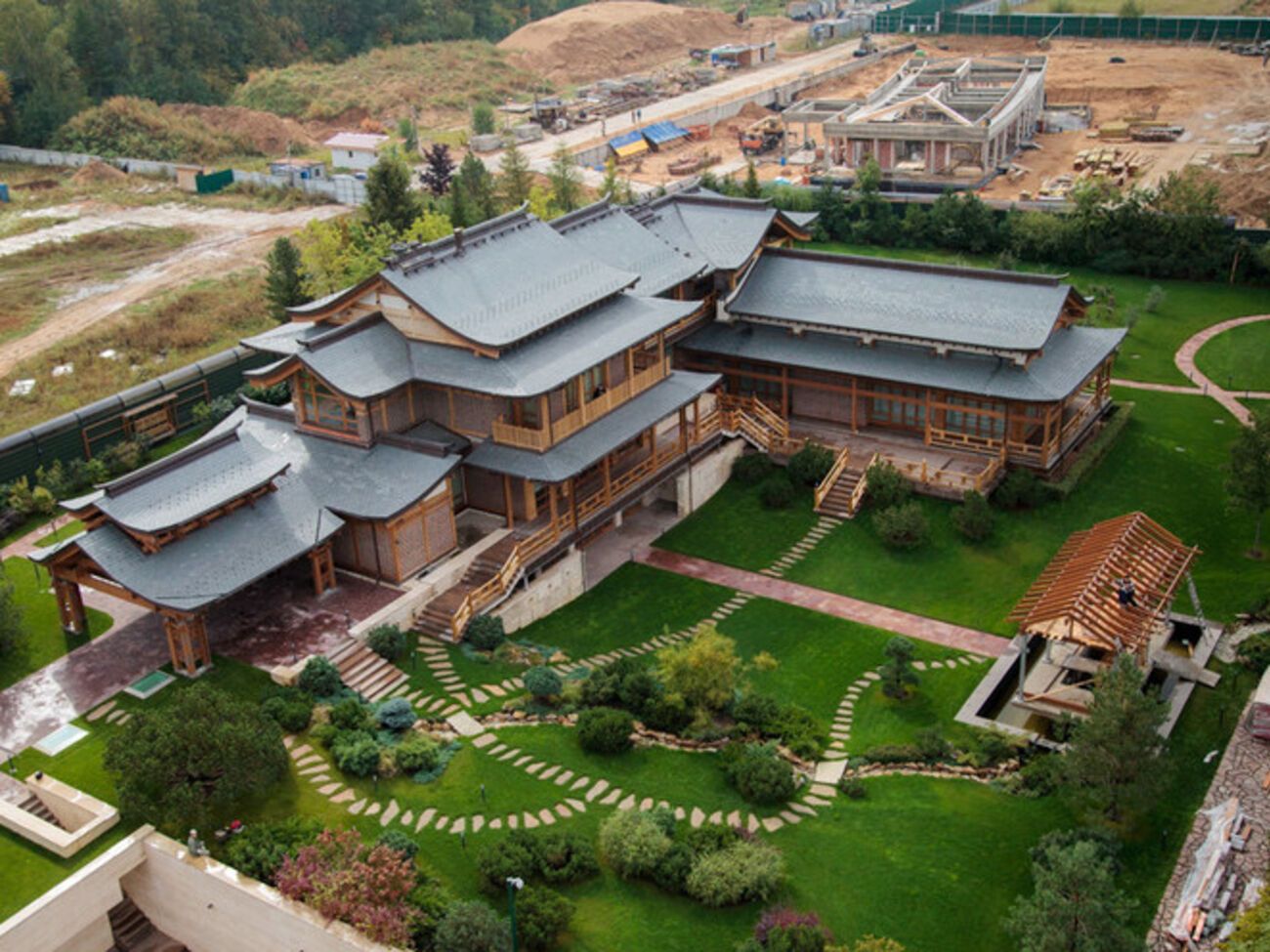 Журналисты опубликовали фото дома Шойгу на Рублевке. Фоторепортаж