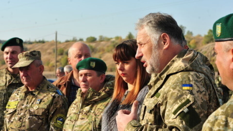 Жебривский: За сутки в Новотроицком на въезд и выезд оформили более 10 тыс. человек, в Зайцево --- около 7 тыс.