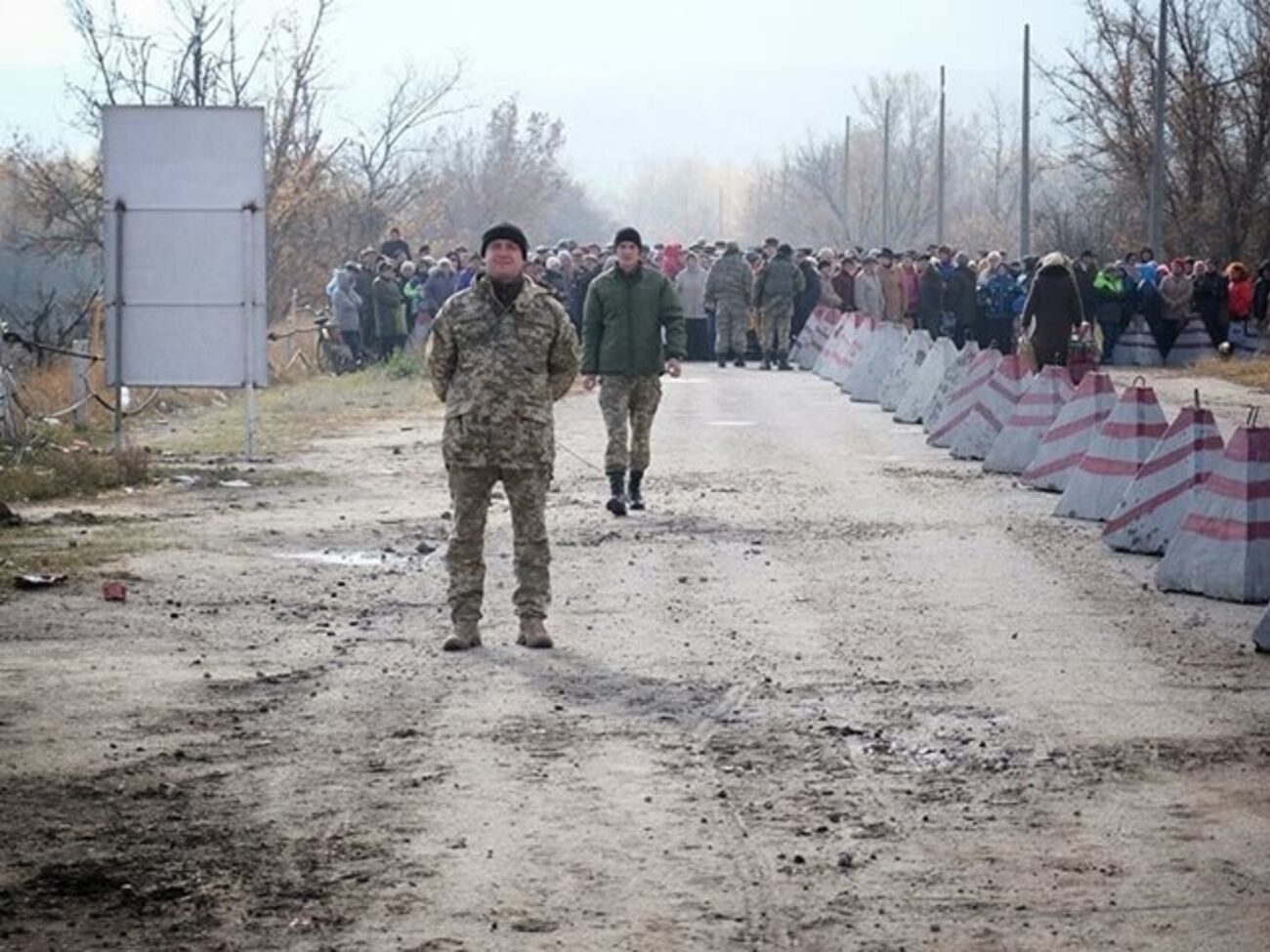 По данным СММ ОБСЕ в Украине, в первый час работы пунктом пропуска воспользовались около 30 человек