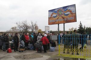 В Станице Луганской открылся пешеходный пропускной пункт. Фоторепортаж