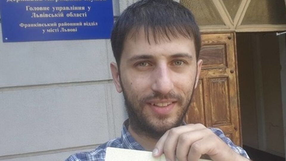 Святослав Литинский – первый гражданин Украины, получивший внутренний паспорт с данными только на украинском