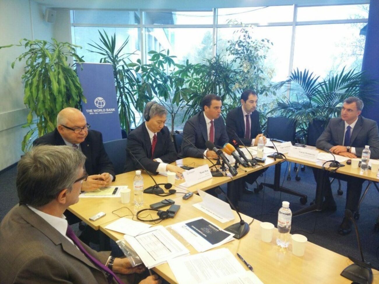Айварас Абромавичус и&nbsp; директор Всемирного банка в регион&nbsp;Чимяо Фан (в центре) прокомментировали изменение позиции Украины в рейтинге&nbsp;Doing Business