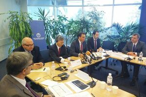 Айварас Абромавичус и директор Всемирного банка в регион Чимяо Фан (в центре) прокомментировали изменение позиции Украины в рейтинге Doing Business