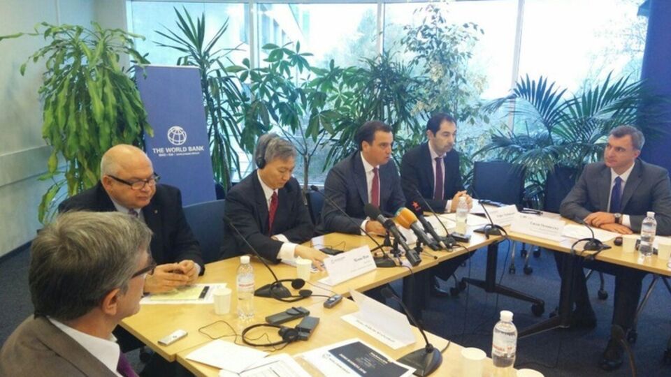 Айварас Абромавичус и директор Всемирного банка в регион Чимяо Фан (в центре) прокомментировали изменение позиции Украины в рейтинге Doing Business