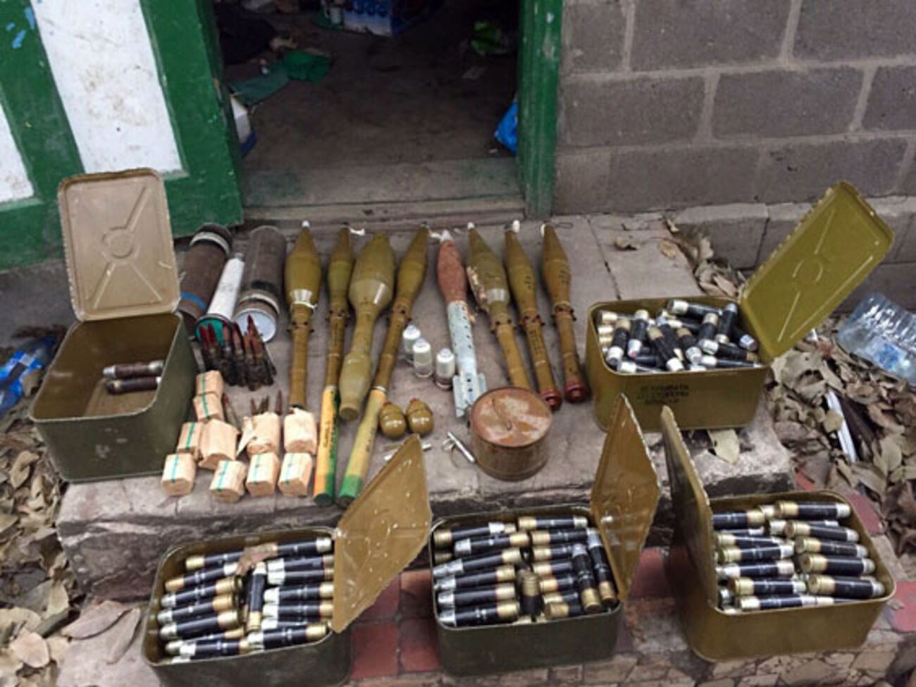 Милиция изъяла из подвала частного дома гранаты и патроны