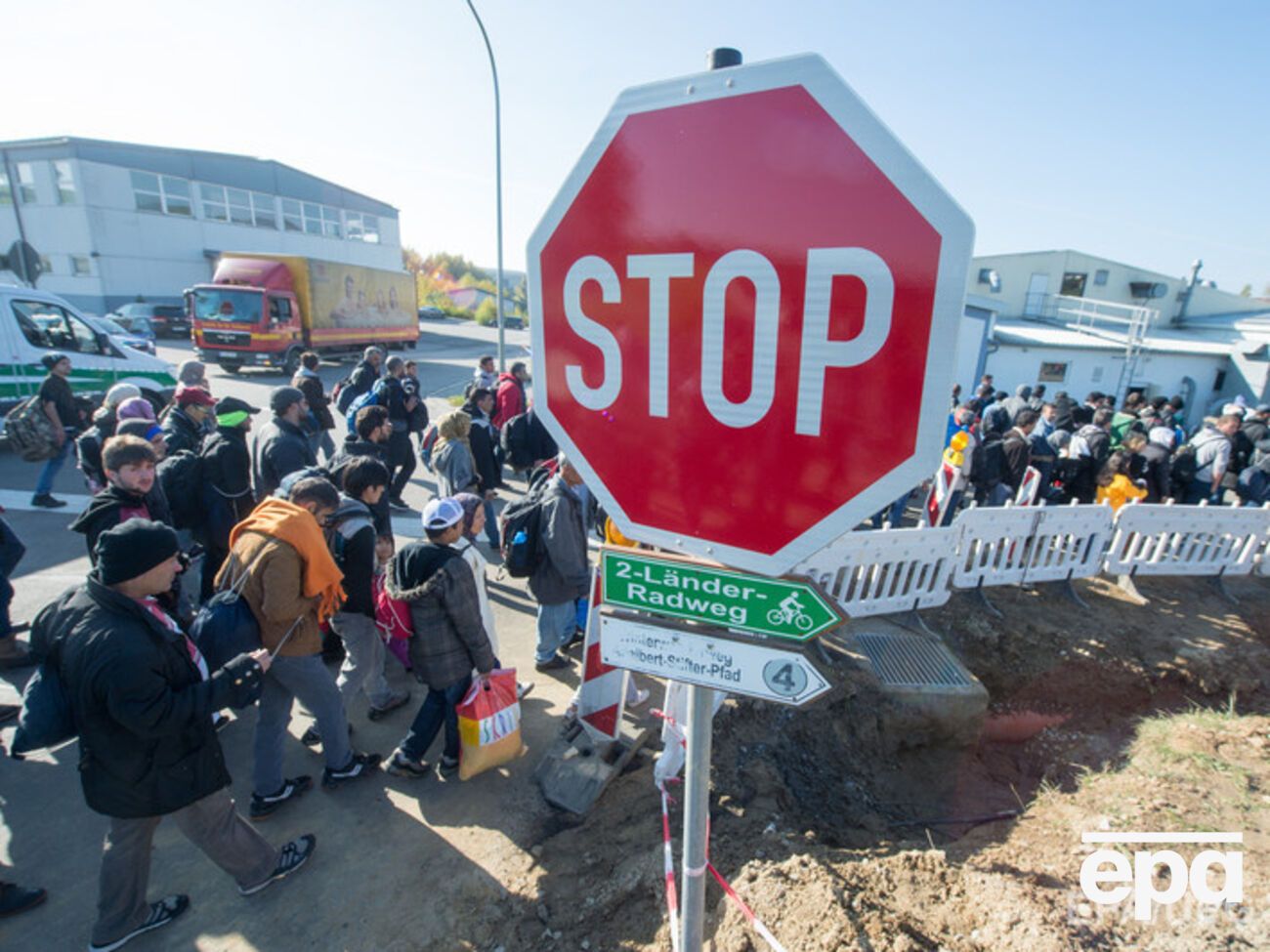 Стена на австрийско-словенской границе должна помешать беженцам нелегально проходить на территорию Австрии