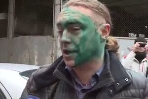 Кандидата в депутаты Киевсовета облили зеленкой