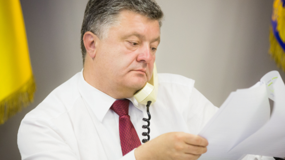 Порошенко поговорил с Меркель по телефону