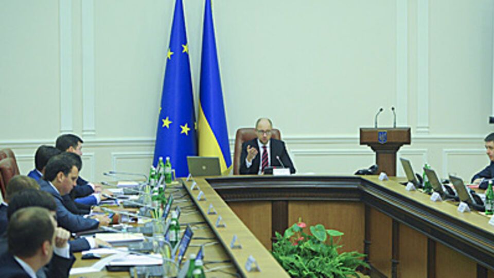 Яценюк: Обращаюсь к ведомствам, отвечающим за украинскую энергетику: надо наконец демонополизировать этот рынок