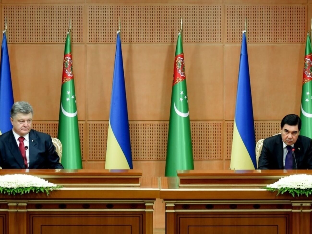 Порошенко проводит переговоры с президентом Туркменистана