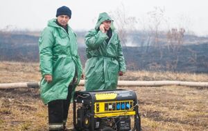 Пол-октября пожарные в Киевской области борются с горящими торфяниками