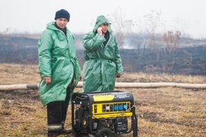 Пол-октября пожарные в Киевской области борются с горящими торфяниками