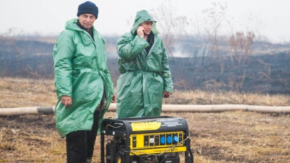 Пол-октября пожарные в Киевской области борются с горящими торфяниками