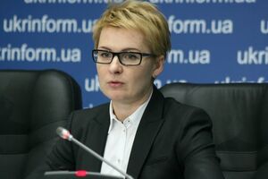 Козаченко призвала Насирова следовать закону и уволить подлежащих люстрации чиновников