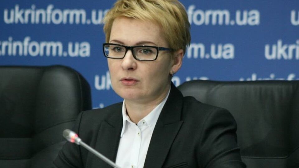 Козаченко призвала Насирова следовать закону и уволить подлежащих люстрации чиновников
