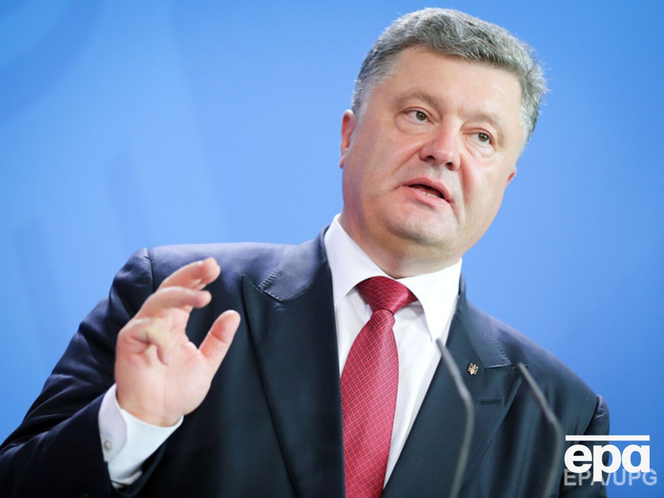 Порошенко сообщил об освобождении из плена девяти украинцев