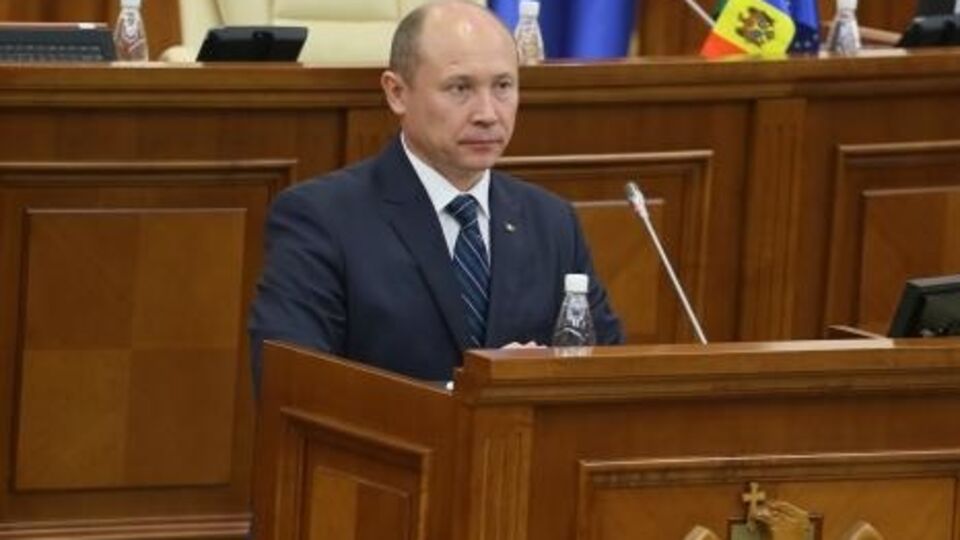 Премьер Стрелец отвергает обвинения в коррупции