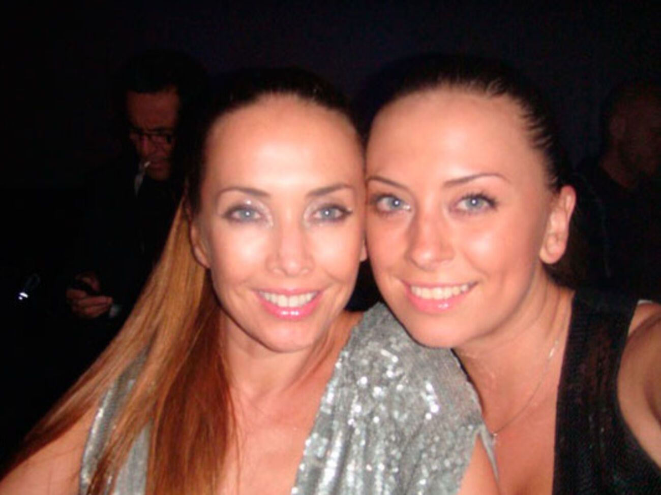 На снимке с сестрой Жанной Наталья еще до операции