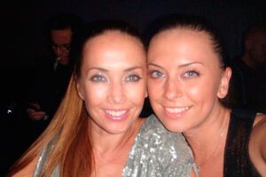 На снимке с сестрой Жанной Наталья еще до операции