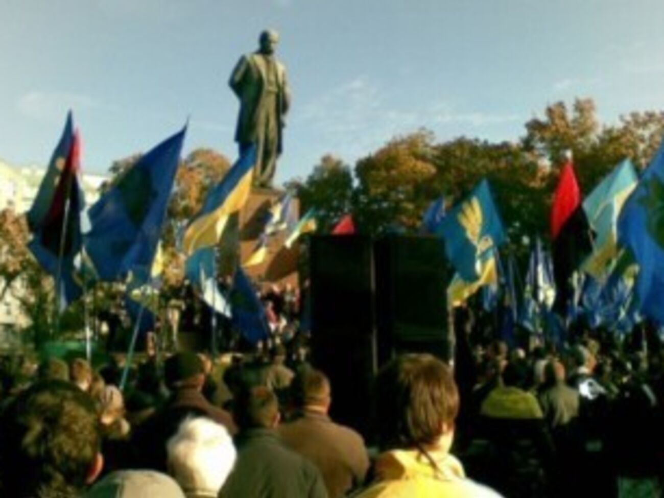 По сообщениям&nbsp;из Сватово, в городе повреждены 35 строений