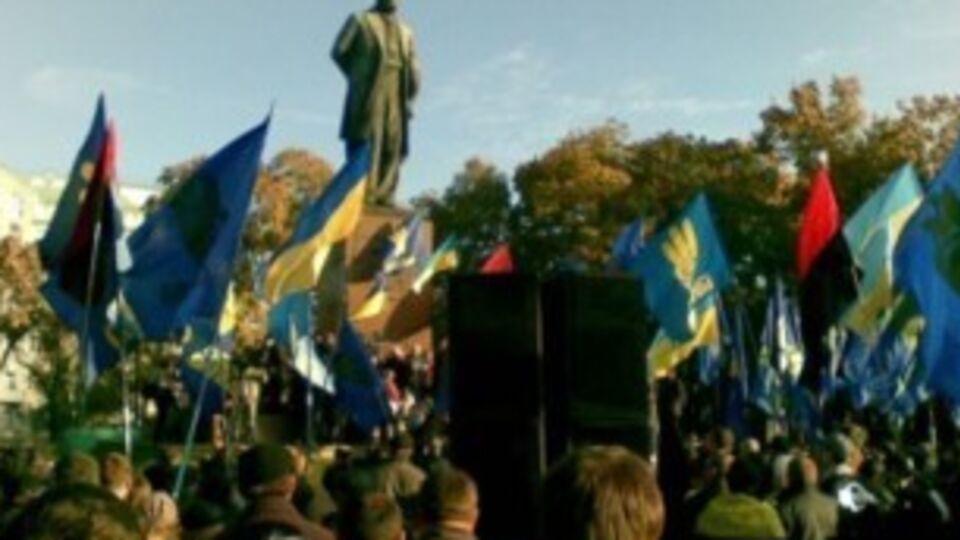 По сообщениям из Сватово, в городе повреждены 35 строений