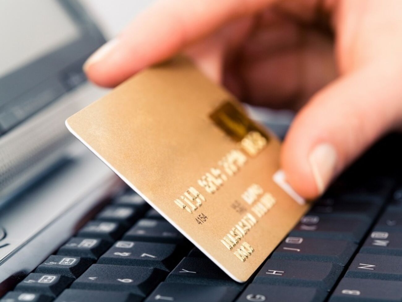 Нацбанк обязал банки предоставить ведомости о наличии банковских счетов и остатков средств на них физических и юридических лиц из санкционного списка