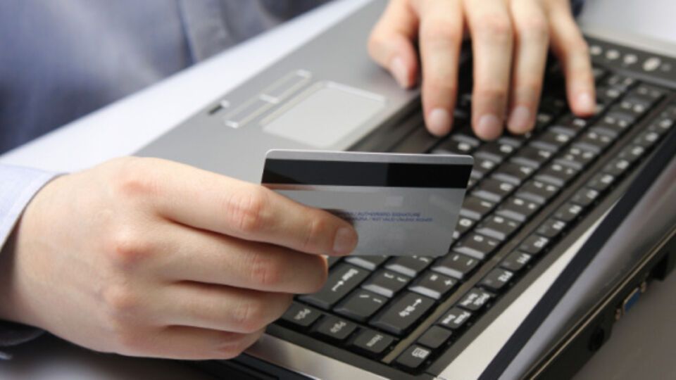 Банкам запрещено осуществлять расчетные операции в пользу лиц, к которым применена санкция "остановка финансовых операций"