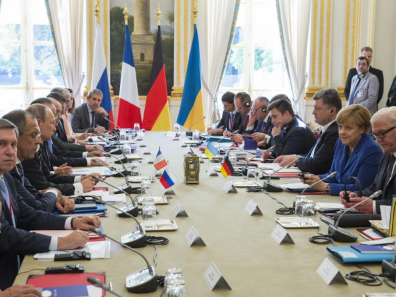 Порошенко, Олланд и Меркель заявили о необходимости освобождения украинцев, которые незаконно удерживаются в России