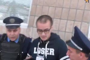 Журналисты снимали акцию активистов, которые протестовали против незаконной, по их мнению, переработки нефти